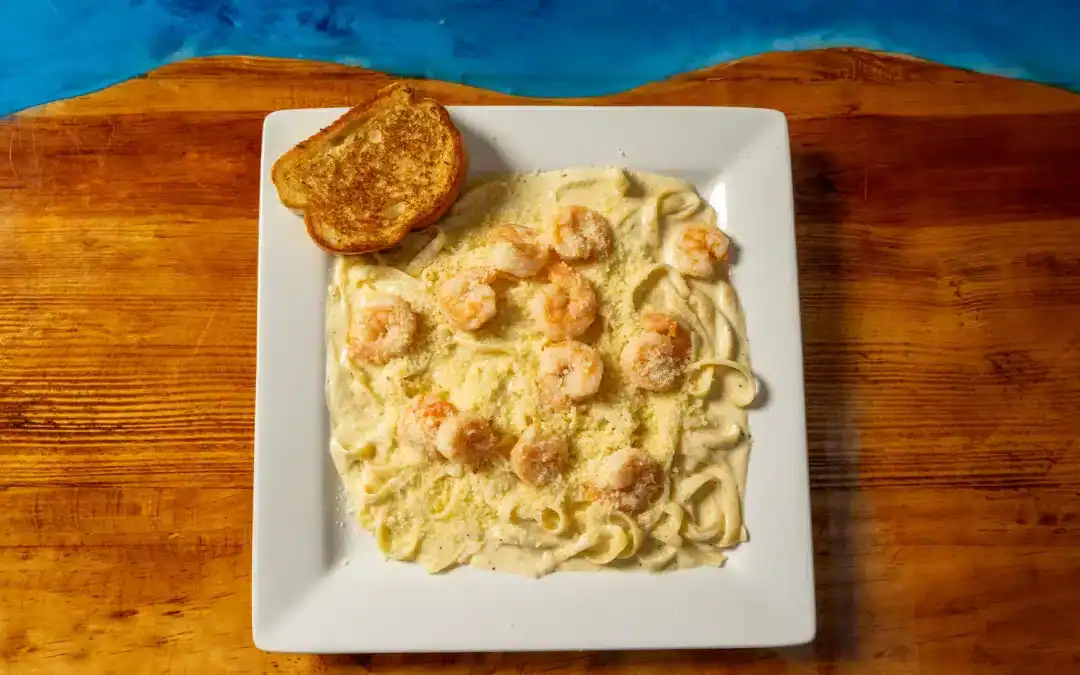 Pasta Alfredo con Camarones